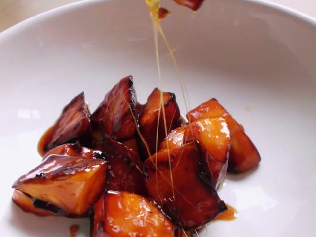 Patate douce au caramel chaud filant à proposer en même temps que les plats salés