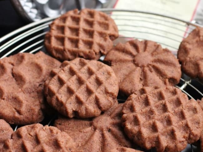 Biscuits aux graines d'acacia et au cacao