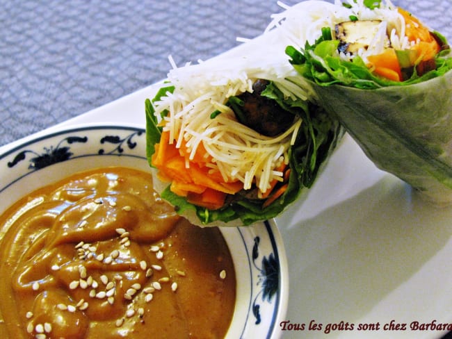 Rouleaux de printemps au tofu mariné et leur sauce au beurre d'arachide