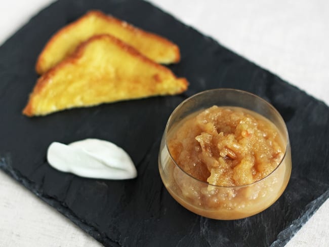 Compote de pommes caramélisées aux pignons