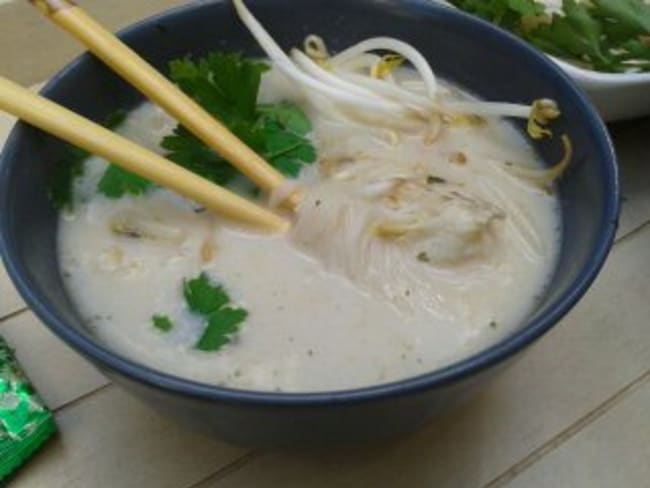 Soupe chinoise express au poisson et vermicelles de riz