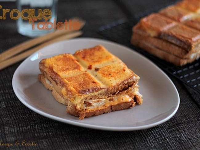 Des croque-monsieur suite au four dans un appareil à crème