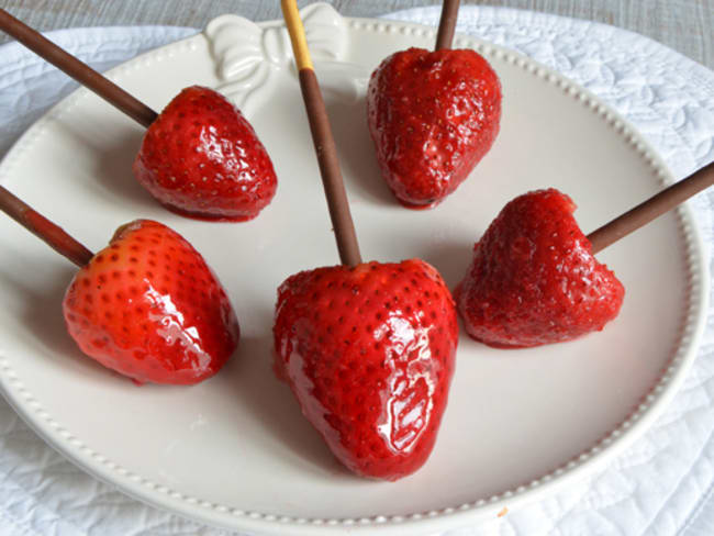 Fraises d'amour sur piques Mikado