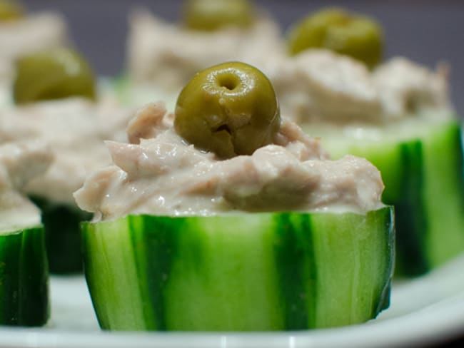 Canapés de concombre au thon