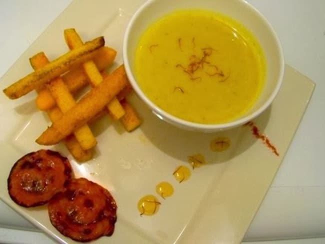 Soupe de navet boule d'or, frites de polenta et pétales croustillants de chorizo finement coupées