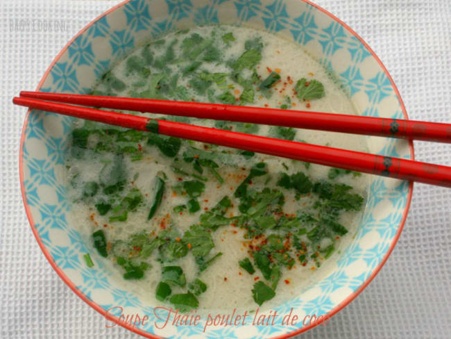 Soupe thaï de poulet et lait de coco