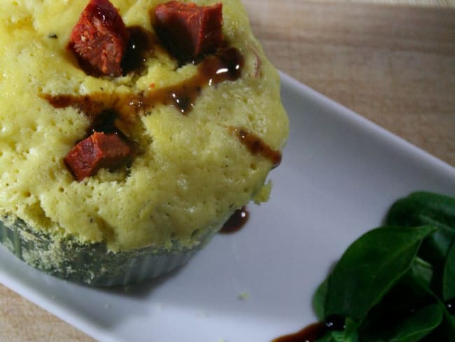 Mug Cake Salé au Chorizo