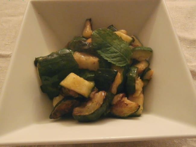 Courgettes sautées à l'ail et à la menthe