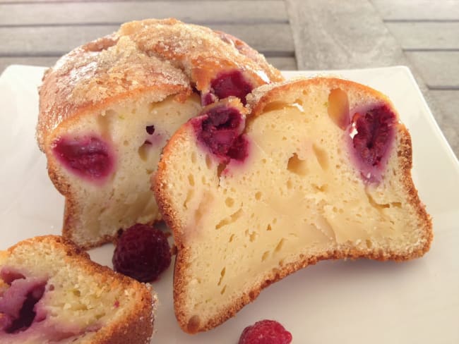 Le cake à la ricotta, framboises et citron vert