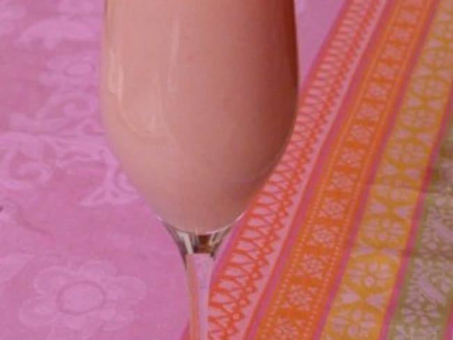 Cocktail fruité sans alcool tout rose