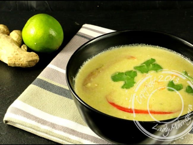 Velouté exotique aux petits pois et cacahuètes