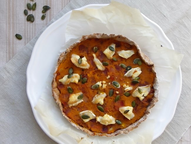 Tarte complète au butternut, bacon, oignons et chèvre