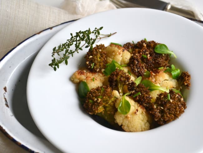 Salade de chou-fleur et brocoli rôtis au sésame et à l'ail