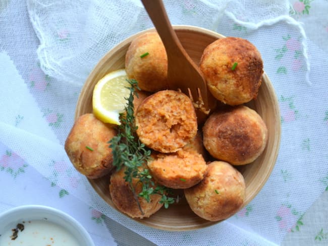 Boulettes végétales lentilles corail-coco et sauce épicée au lait de coco