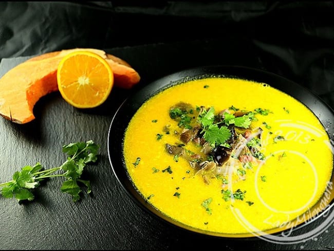 Velouté de potiron et champignons à la coriandre