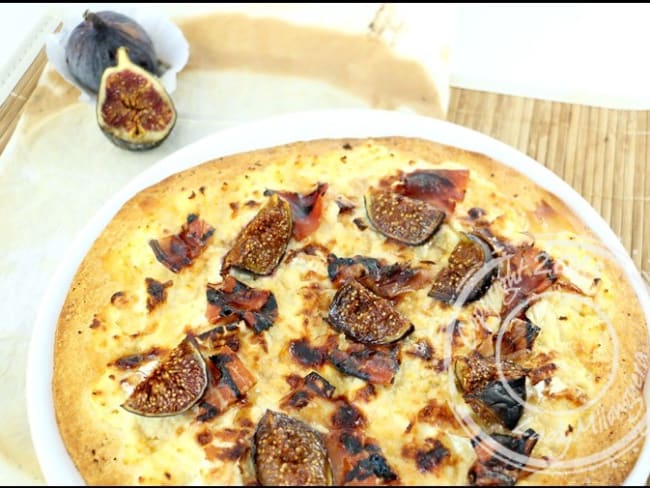 Pizza parma aux figues fraîches