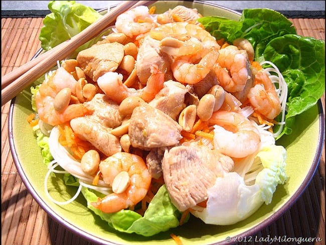 Salade façon bo bun vietnamien de crevettes et poulet