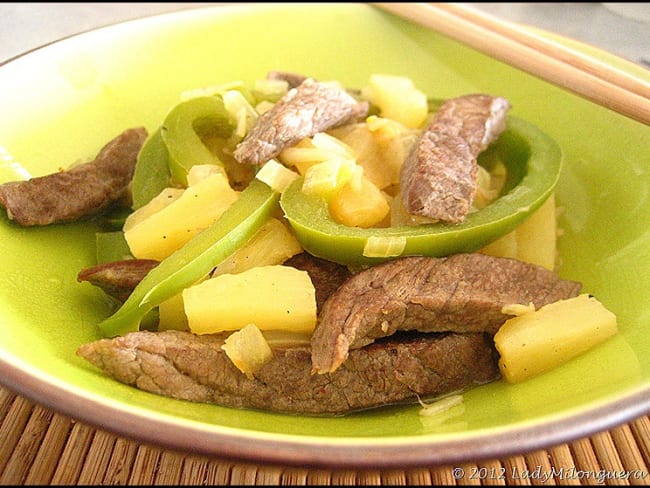 Sauté de boeuf au poivron et à l’ananas