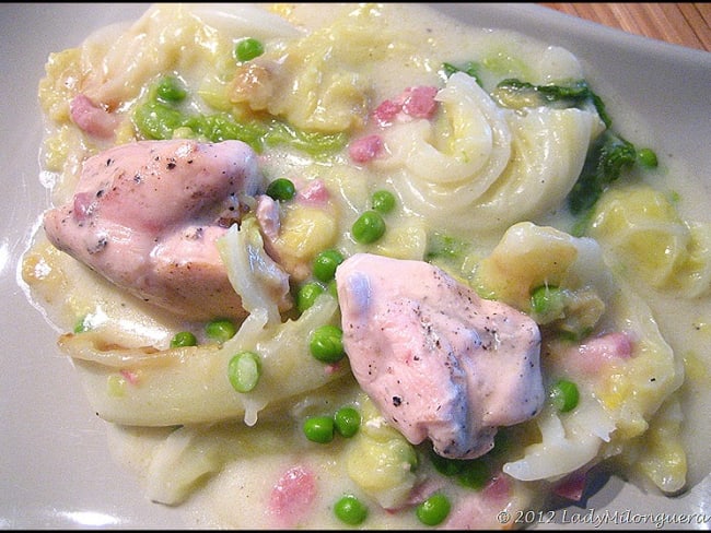 Poulet sauce crémeuse aux petits pois et au chou vert