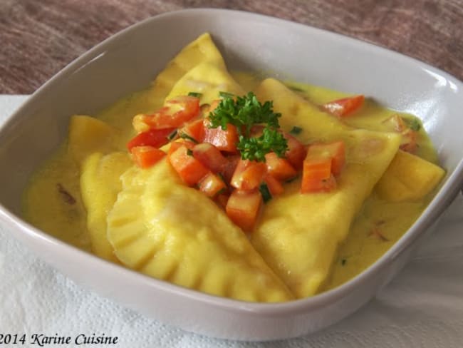 Les raviolis au poulet à la sauce au coco/curry