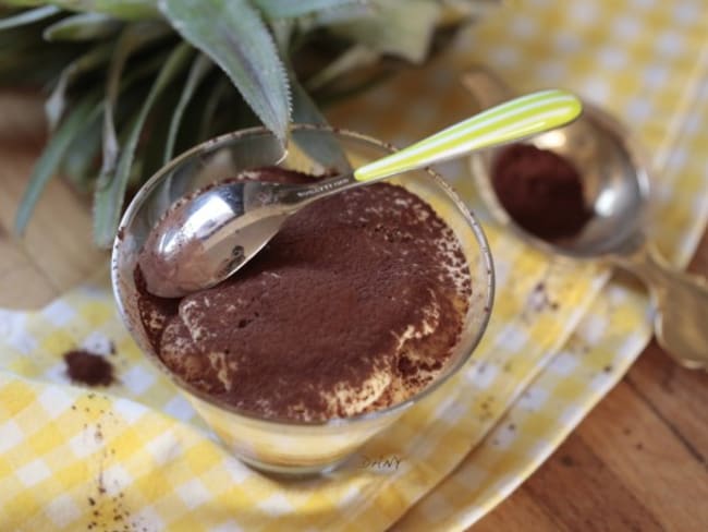 Tiramisu à l'ananas flambé au rhum