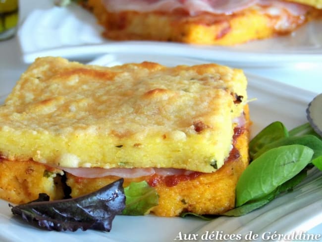 Croque polenta à la mozzarella, pancetta et sauce arrabiata