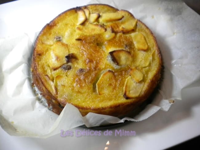 Gâteau aux pommes et aux raisins à l’ancienne