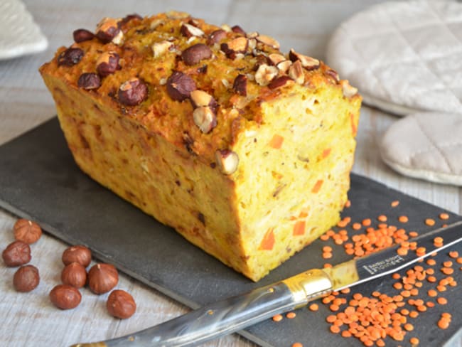 Cake aux lentilles corail, carottes et curry