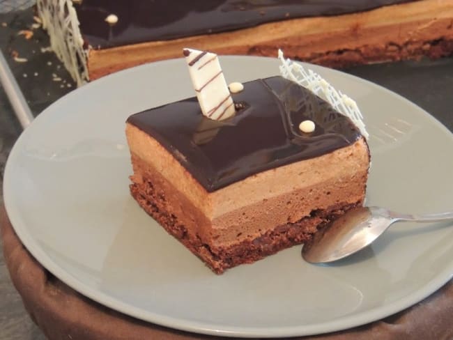 Entremets aérien chocolat praliné, croustillant feuilletine