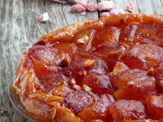 Tarte tatin aux pommes et pralines roses