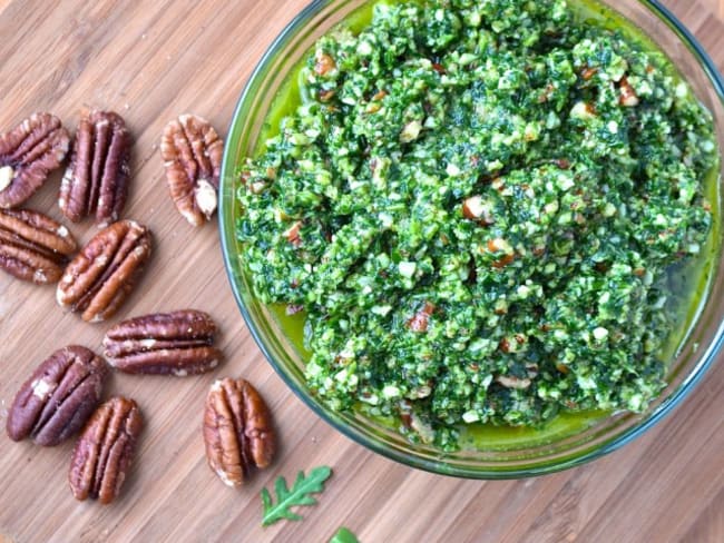 Pesto de roquette et pacanes grillées