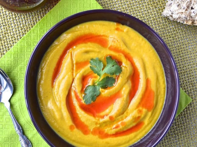 Potage de chou-fleur rôti au lait de coco et son huile parfumée