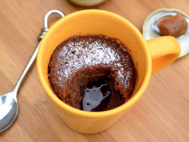 Mugcake au chocolat et coeur coulant au caramel beurre salé