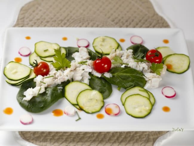 Effeuillé de cabillaud en salade et courgettes à l'ail