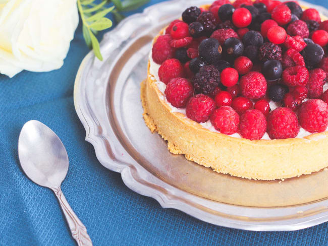 Tarte chocolat blanc, fruits rouges et chantilly au mascarpone