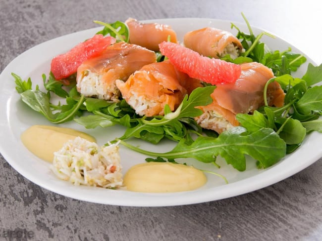 Rouleaux de saumon fumé au crabe et mayonnaise maison