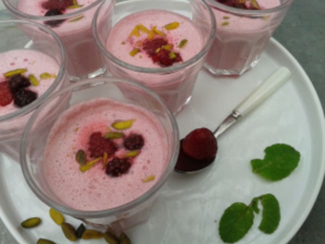 Panna cotta toute rose aux framboises