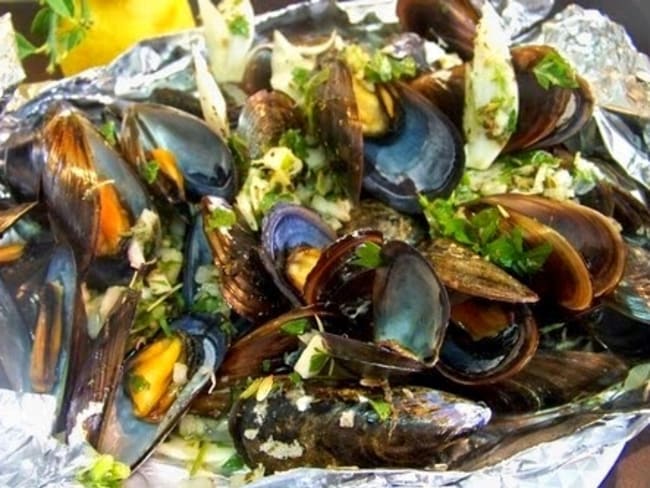 Moules en papillotes au fenouil parumées aux épices