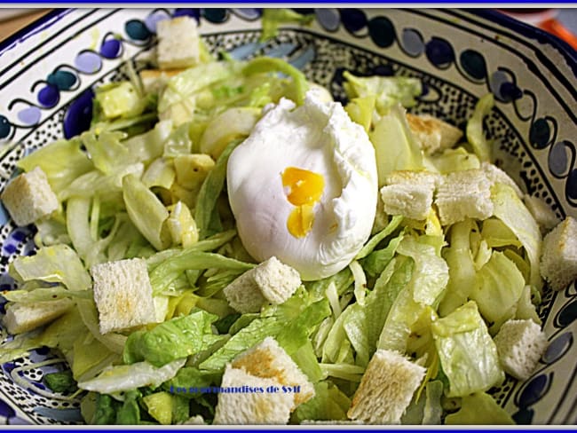 Salade composée d'endives et oeuf poché