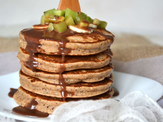 Pancakes végétaliens à la noisette et au pavot, sans oeufs et sans lactose