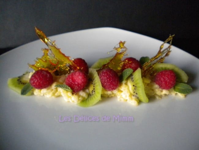 Riz au lait aux framboises, kiwis et caramel