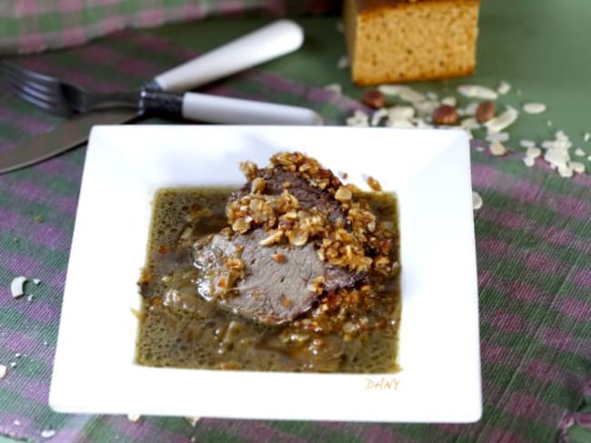 Gigot d'agneau en croûte de pain d'épice et fruits secs