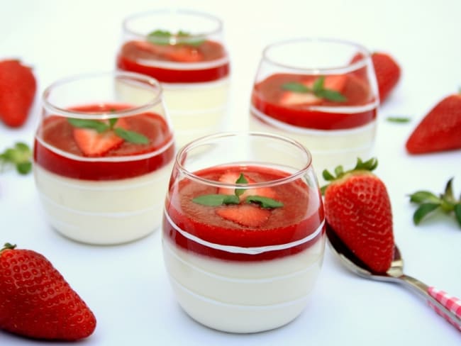 Panna cotta vanille et coulis de fraises à la menthe