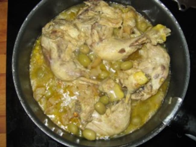 Tajine de poulet au citron confit et olives