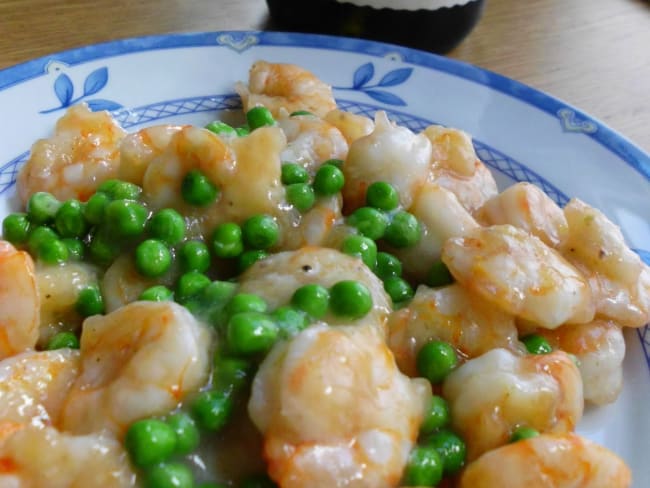 Crevettes marinées et sautées aux petits pois