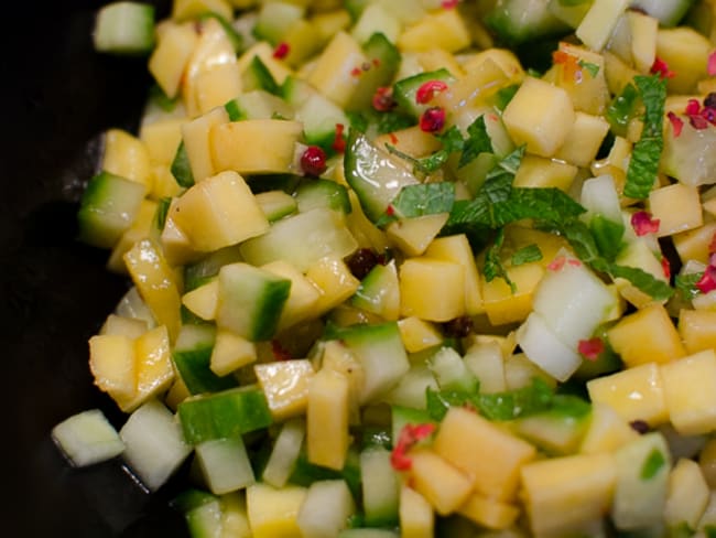 Salade de concombre et de mangue à la menthe