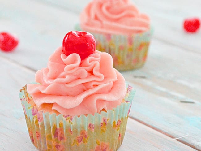 Cupcakes aux Cerises et Guimauves avec Glaçage au Beurre