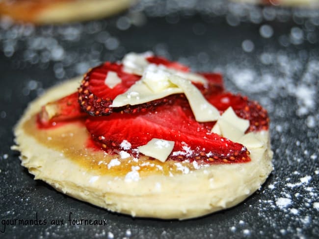 Mini Flammekueches aux fraises et au chocolat blanc