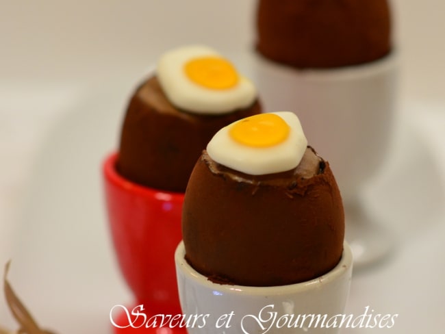 Œufs de Pâques fourrés mousse au chocolat à offrir