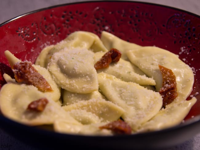 Raviolis farcis à la ricotta, aux épinards et aux tomates séchées